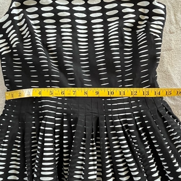 Talbots Geo Black and White Polkadot Fit and Flare Dress Size 6P Pin Up Retro - Picture 11 of 12